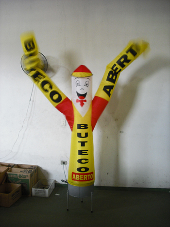 Boneco com boné Inflável - 32